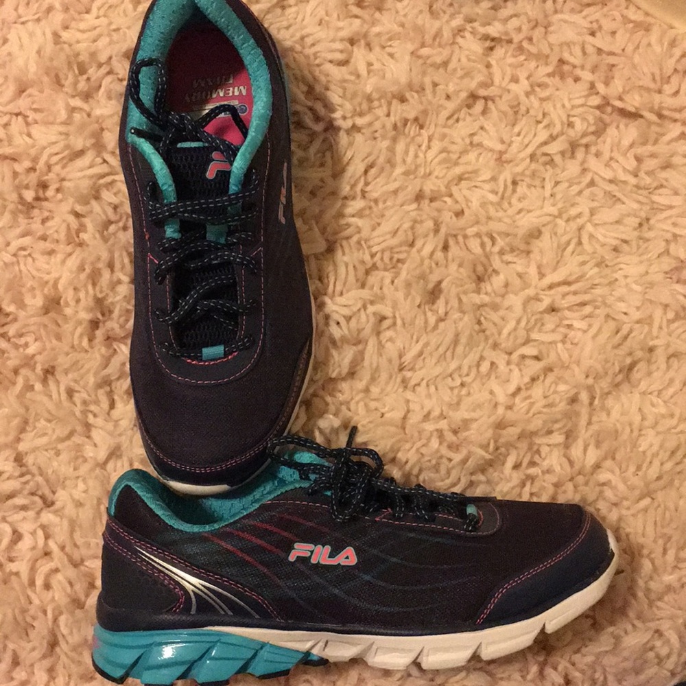 Blue Fila memory foam tennis shoes